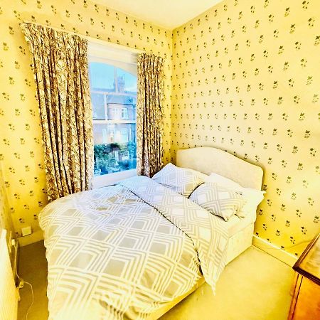 New Lovely 2-Bedroom Condo In Chelsea ลอนดอน ภายนอก รูปภาพ