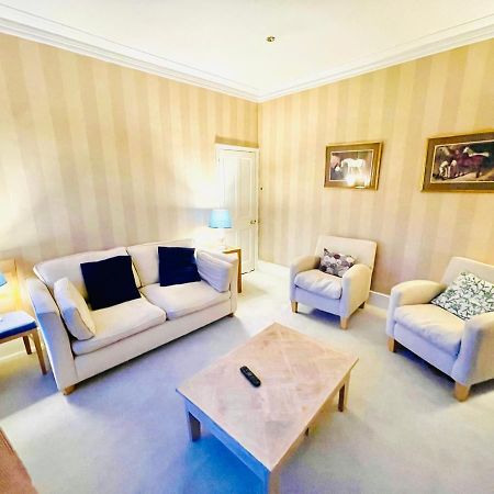 New Lovely 2-Bedroom Condo In Chelsea ลอนดอน ภายนอก รูปภาพ